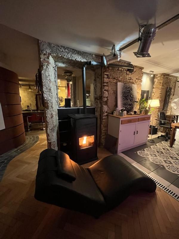 L'Appartement - Chambre Avec Salle De Bains Et Wc Dans Une Galerie D'Art Montbéliard Exterior photo