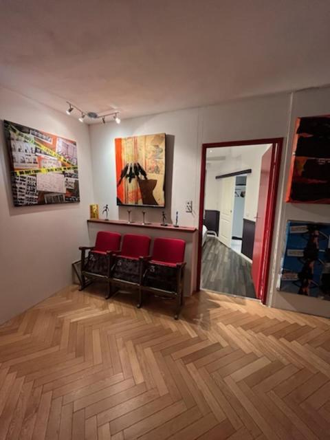 L'Appartement - Chambre Avec Salle De Bains Et Wc Dans Une Galerie D'Art Montbéliard Exterior photo
