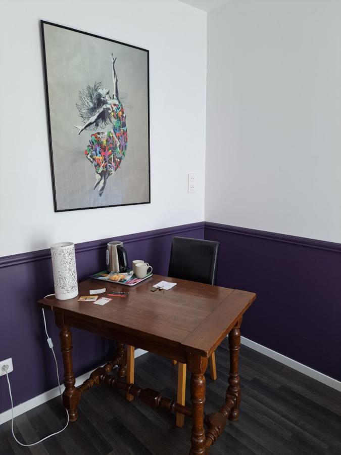 L'Appartement - Chambre Avec Salle De Bains Et Wc Dans Une Galerie D'Art Montbéliard Exterior photo