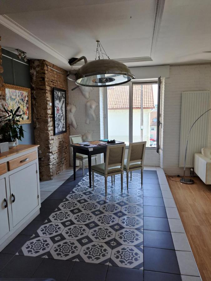 L'Appartement - Chambre Avec Salle De Bains Et Wc Dans Une Galerie D'Art Montbéliard Exterior photo